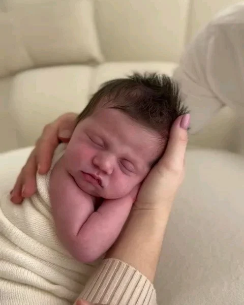 Our new arrival 🤍

As you know, we were awaiting the arrival of our little girl and here she is...

Robyn Sophia Reynolds
Born on 18th November 2024 

We are so in love with her and know some of our wonderful clients, venues and friends have also been eagerly awaiting the news of her arrival 🤍
Isn't she scrumptious!? 🥹🥰

📸 BTS from our Newborn shoot with @ivitamayphotography